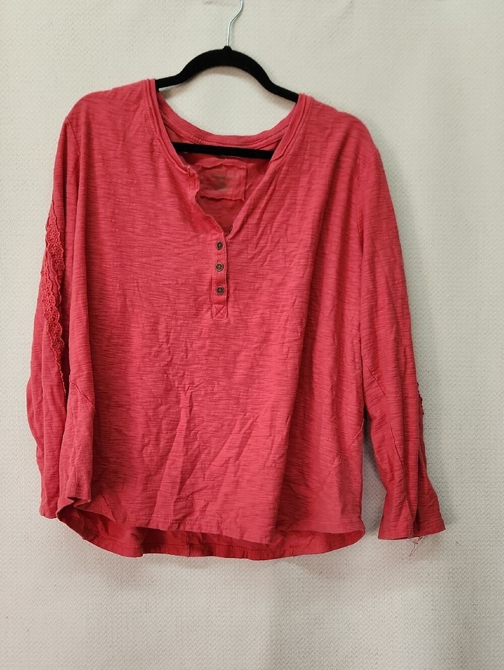 🚨2/$25 or 5/$50🚨Northcrest Coral Long-Sleeve Henley with Lace Trim